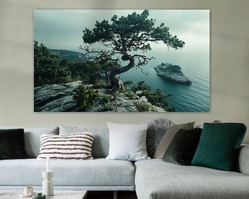 L'arbre défie les vagues
