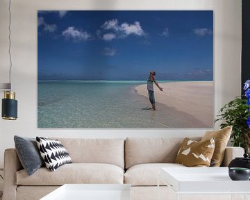 Man in paradise, Cook Islands van Erwin Blekkenhorst