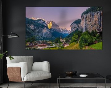 Zonsopkomst in Lauterbrunnen, Zwitserland van Henk Meijer Photography