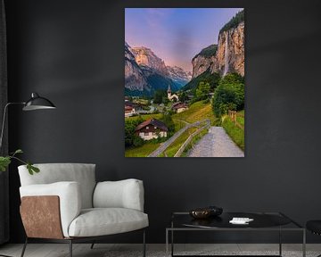 Zonsopkomst in Lauterbrunnen, Zwitserland van Henk Meijer Photography