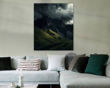 Ambiance lumineuse dramatique sur la montagne