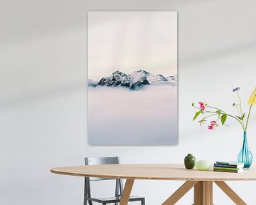 Pieken boven de zee van wolken van Poster Art Shop