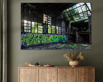 Urbex graffiti groen van Zoë Verbruggen