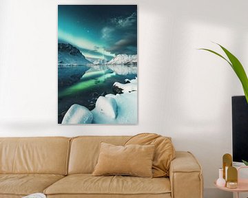 Noorderlicht boven besneeuwde bergen van Poster Art Shop