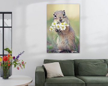 Süßes Eichhörnchen mit Blumenstrauß von Poster Art Shop