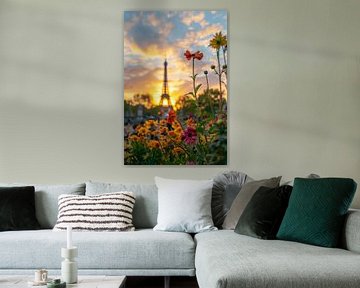 Eiffeltoren in een bloemenparadijs van Poster Art Shop
