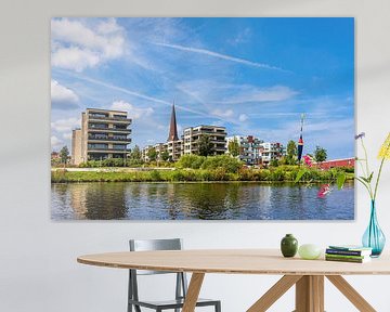 Uitzicht over de rivier de Warnow naar de Hanzestad Rostock van Rico Ködder