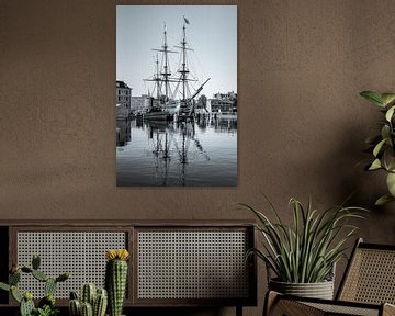 Schip Amsterdam in het Scheepvaartmuseum Amsterdam - Z/W van Werner Dieterich