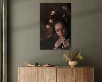 Unique Ideas from Neurodiverse People - Woman with Light Bulbs in Her | Inspirational Art by Elianne van Turennout