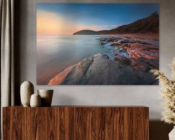 Cala Violina strand in Maremma bij zonsondergang, Toscane van Stefano Orazzini