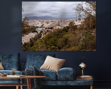 Uitzicht over Malaga vanaf de Gibralfaro-berg, de vuurtoornberg. van Marjolein Zijlstra