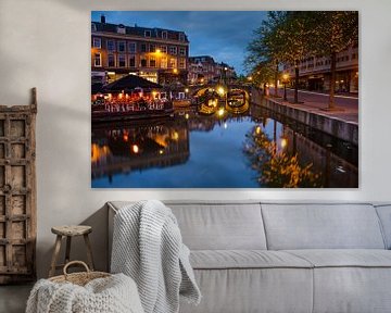 Centre of Dutch town Leiden after dusk by Remco Swiers