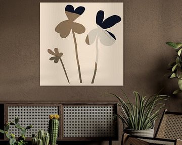 Abstract minimalistisch botanisch. Bloemen in bruin en zwart op beige. van Dina Dankers