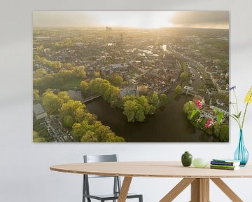 Zwolle luchtfoto tijdens een lente zonsondergang