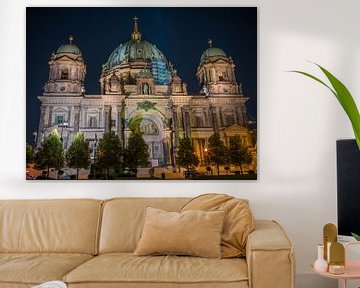 Berlijnse kathedraal bij nacht van t.ART