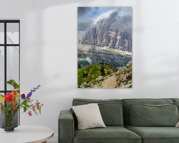 Pad bij de berg Tofana di Rozes in de Dolomieten tijdens de s
