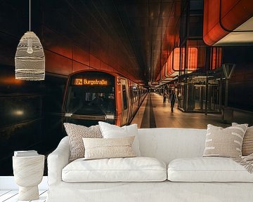 Het kleurrijke metrostation HafenCity University in Hamburg, Duitsland