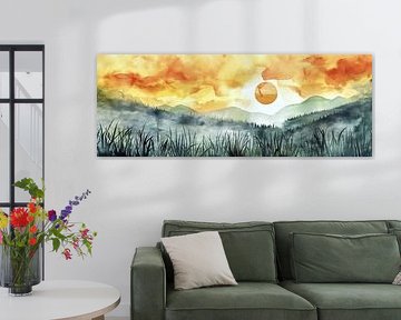 Zonsondergang achter mistige bergen