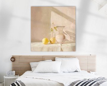 Stilleven met plant, fruit en vaas in roze pastel schilderij van Vlindertuin-Art