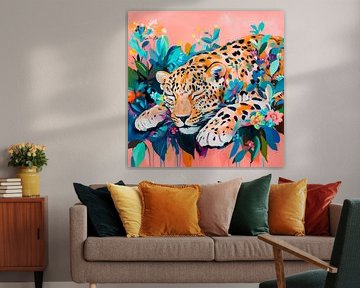 Schlafender Leopard unter Blumen von Poster Art Shop