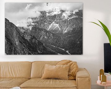 zwart wit landschap van de bergen van Karijn | Fine art Natuur en Reis Fotografie