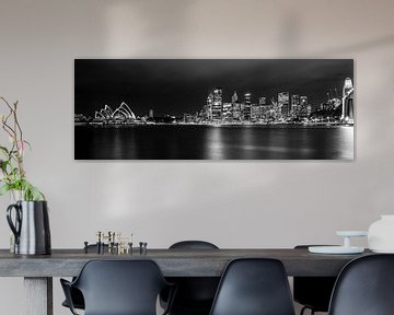 Sydney by Night in B&W, Australie van Chris van Kan