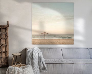 Eenzame rust op het strand van Poster Art Shop