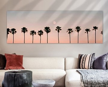 Palmbomen voor een avondlucht van Poster Art Shop