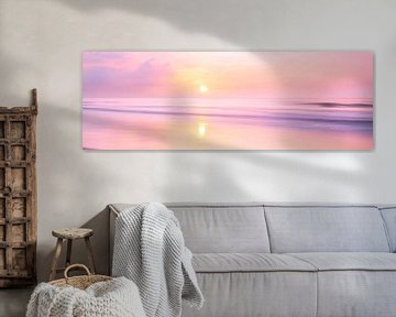 Zachte zonsopgang aan zee van Poster Art Shop