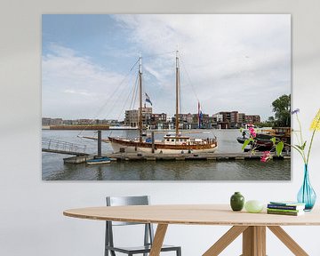 Klassiek schip, aangemeerd aan het Wantij in Dordrecht  (kleur) van Rick Van der Poorten