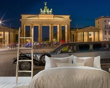 Berlijn: Vintage limousine voor de Brandenburger Tor