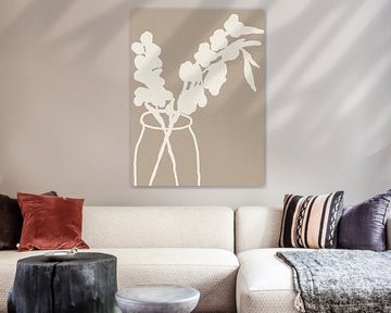 Gladiolen in vaas. Witte en taupe botanische kunst. van Dina Dankers