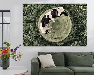The small world of a cow van Yvonne Smits