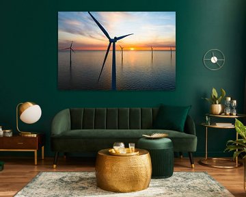 Windturbines in een offshore windpark tijdens zonsondergang