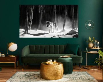 De eenzame wolf in het winterse bos van Poster Art Shop