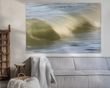 An incoming wave by Ronald Pol