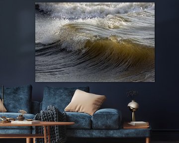 An incoming wave by Ronald Pol