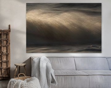An incoming wave by Ronald Pol