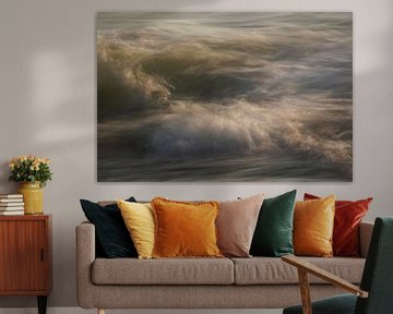 An incoming wave by Ronald Pol