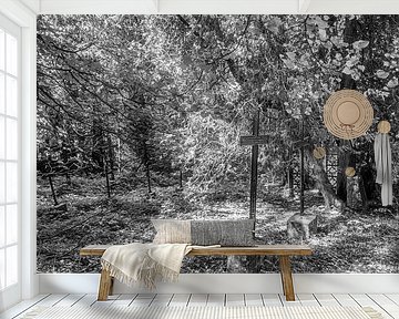 zwarte kruizen diep in het bos, waar we elkaar allemaal weer ontmoeten