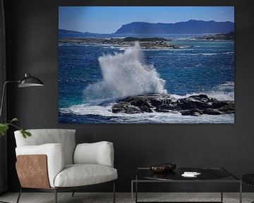 Spectacular exploding wave by Frank's Awesome Travels