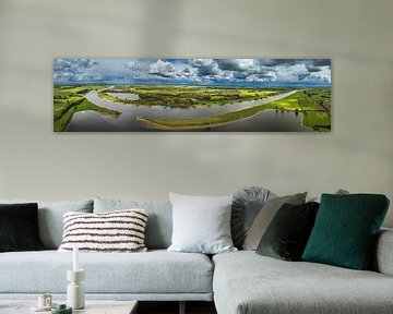 IJssellandschap met wolken erboven