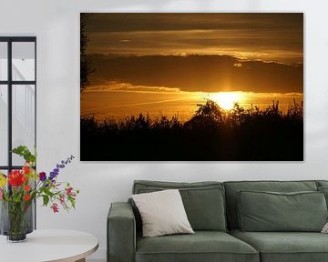 Zonsondergang achter bomen