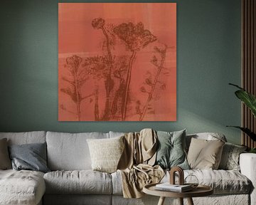 Botanische kunst. Bloemen in rustiek kastanjehout op mahonierood. van Dina Dankers