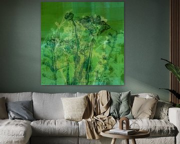 Abstracte botanische kunst. Bloemen in groene kleuren. van Dina Dankers