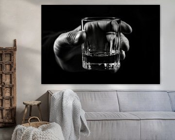 Glas in de hand van Poster Art Shop