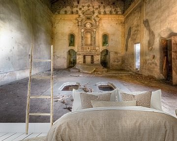 Verlaten Kerk met Botten van Roman Robroek - Foto's van Verlaten Gebouwen