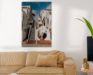 Betegelde trappen en witte huizen in Carvoeiro, Algarve van Renate Smit Photography