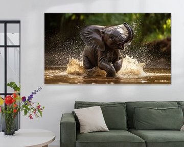 Speelse baby olifant spettert in het water van Lisa Bovenlander