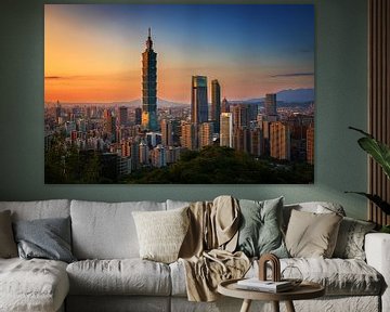 Zonsondergang skyline Taipei van Marco Rutten